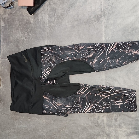 Nike Black Leggings - Picture 1 of 4